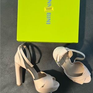 Gianni Bini Women's Beige Platform Heels